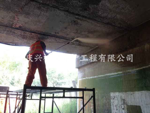 長春繞城高速梁底高壓水槍清洗、鑿毛